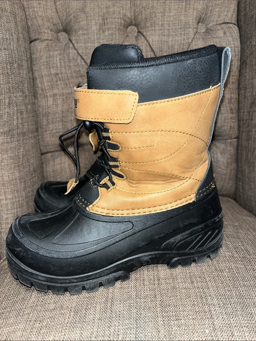 Khombu Abrams winter boots boys size 2